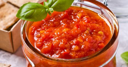 Ani pomidory, ani cukinia. Idealny ketchup przygotujesz z zupełnie innego warzywa