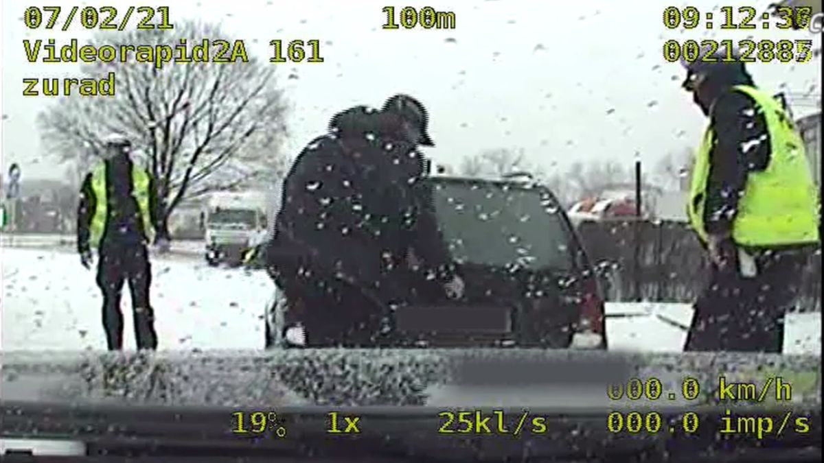 Mężczyzna przewoził aż 5 pasażerów, z czego 1 osoba jechała w bagażniku.