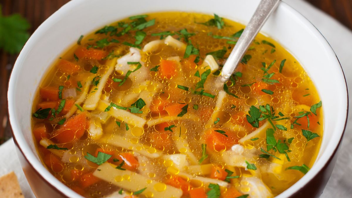 Siekam i dodaję do rosołu zamiast pietruszki