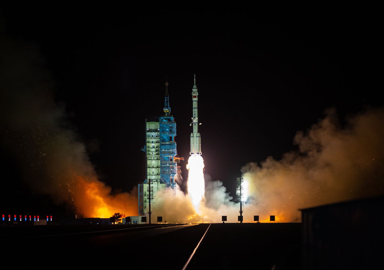 Shenzhou-19 launches from the Jiuquan Cosmodrome