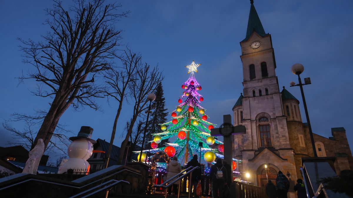Karuzela przed parafią w Zakopanem wzbudza kontrowersje