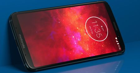 Motorola Moto Z3 Play oficjalnie. Modny ekran 18:9 dodatkiem do podwójnego aparatu i modułów