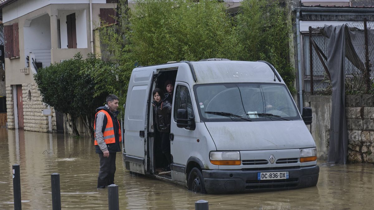 Orkan Nils pustoszy Francję