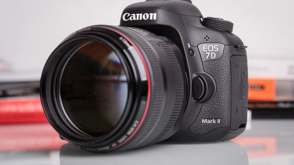 Nadchodzi jasna portretówka Canona ze stabilizacją 1