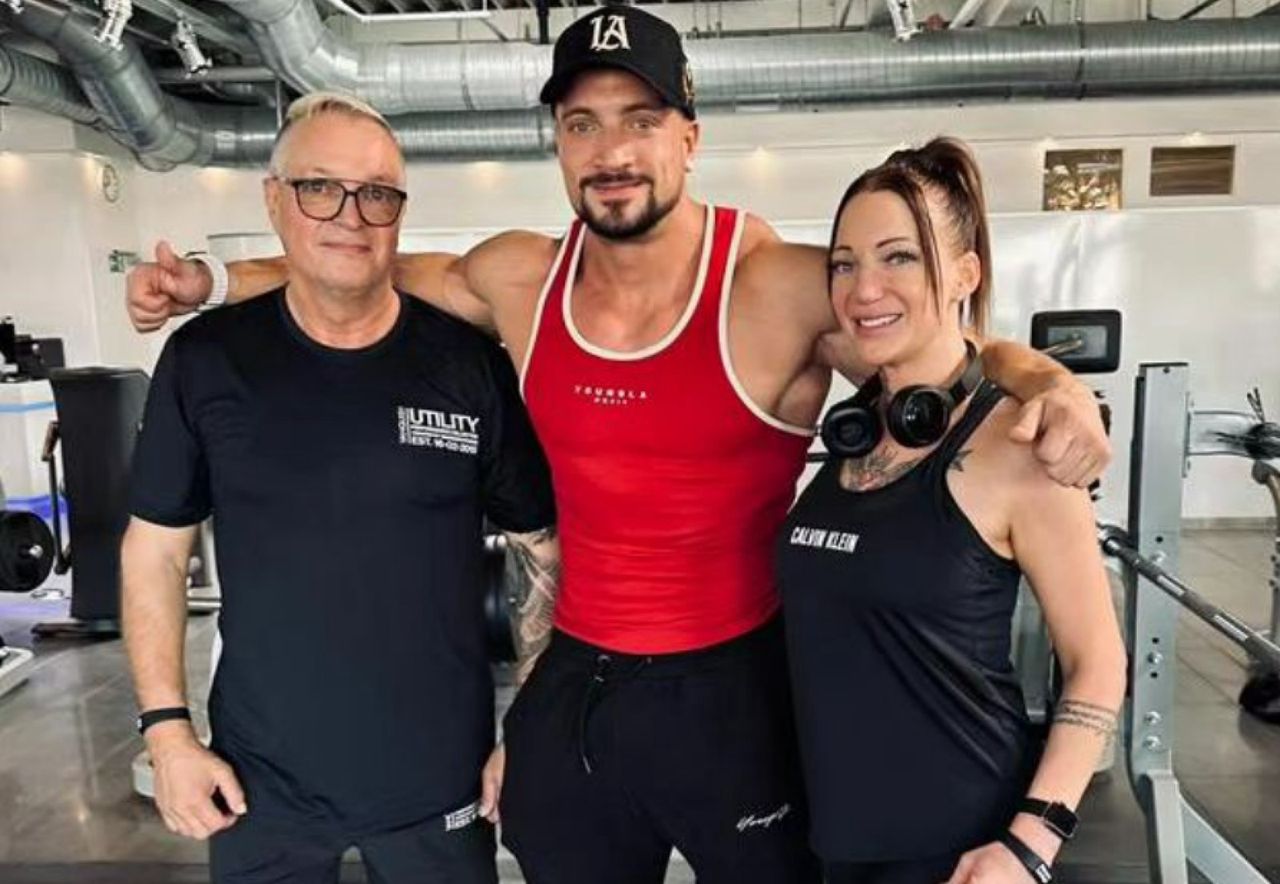 In the photo: Jo Lindner with his father (on the left) and sister (on the right)