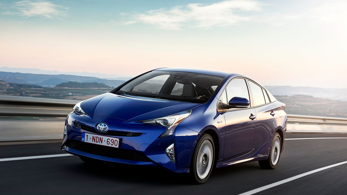 Toyota Prius jest jednym z aut, które pozwalają na rzadsze korzystanie z konwencjonalnych hamulców.
