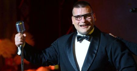 Polsat dalej promuje patologię. Popek zagra w serialu "W rymie serca"