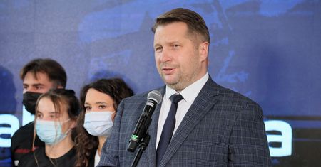Dziennikarz poprosił, by powiedział hymn. Taka była reakcja Czarnka