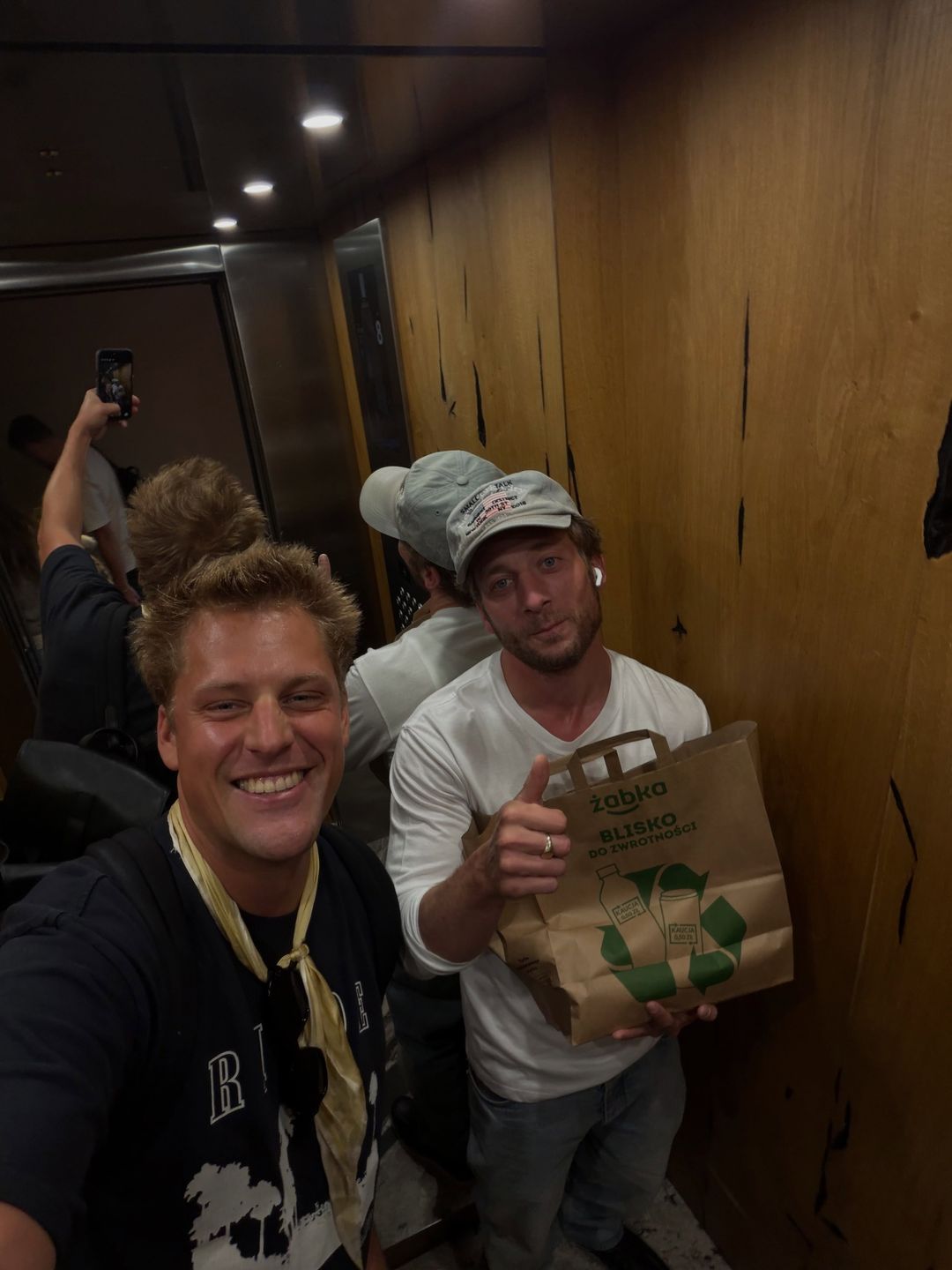 Jeremy Allen White i Jakob Kossel