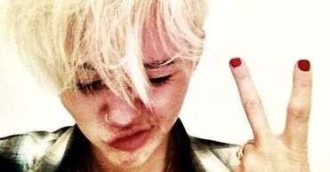 Miley Cyrus chwali się krótką fryzurką