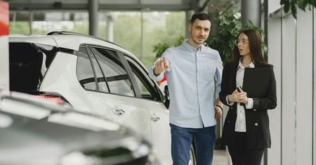Mały miejski samochód czy SUV? Jak wybrać auto do codziennej jazdy po Lublinie?