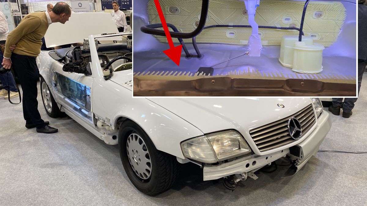 Mercedes SL R129, włoski w zbiorniku paliwa