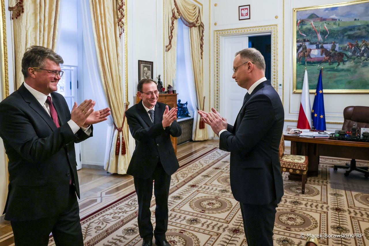 Czułe powitanie. Duda spotkał się z Kamińskim i Wąsikiem