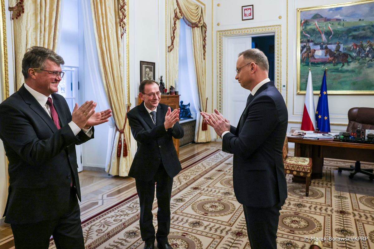 mariusz kamiński, maciej wąsik, Andrzej Duda Czułe powitanie. Duda spotkał się z Kamińskim i Wąsikiem