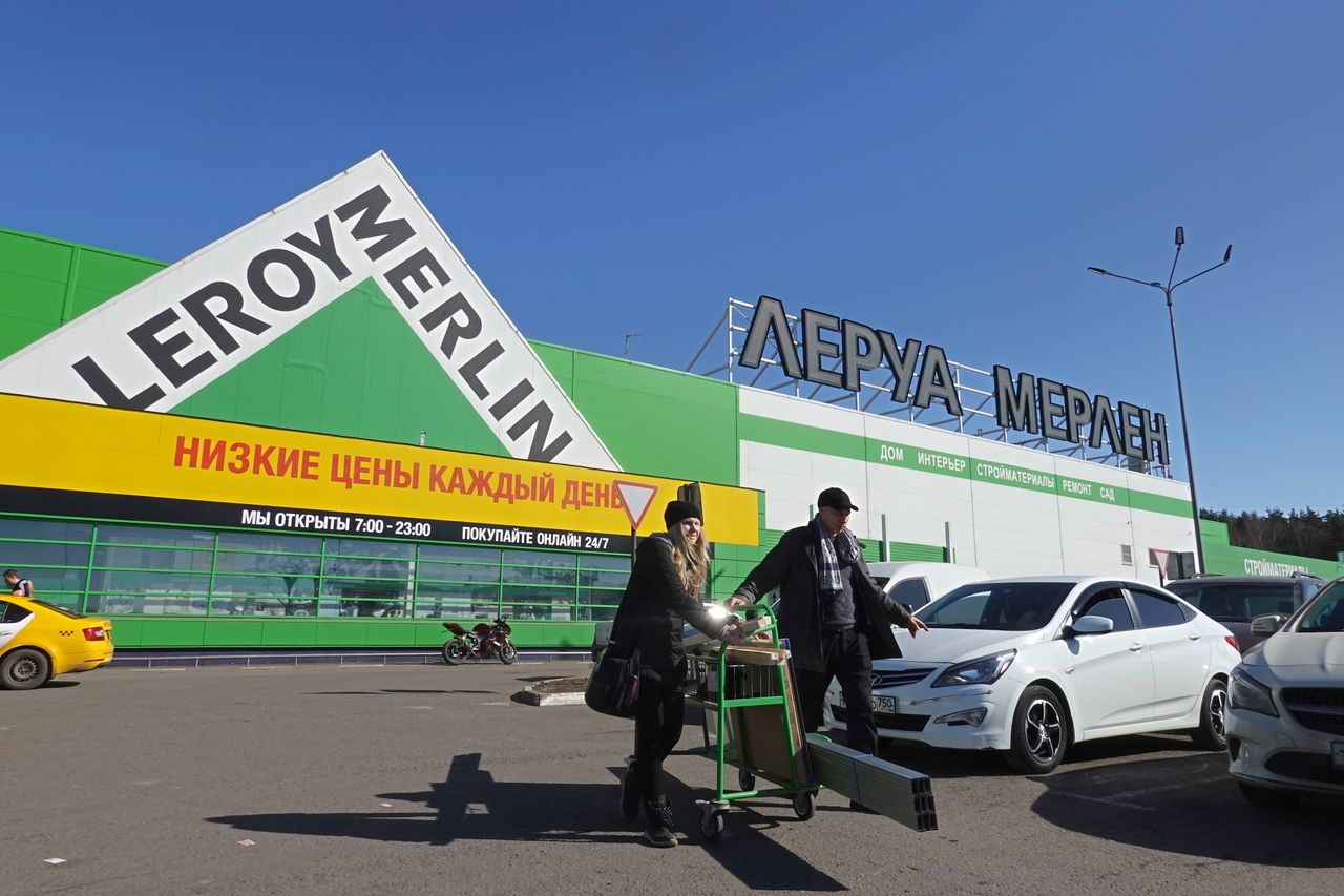 Leroy Merlin operates in Russia. It will change its name by 2025.