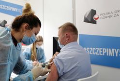 Polacy chcą się szczepić trzecią dawką? Sondaż dla WP