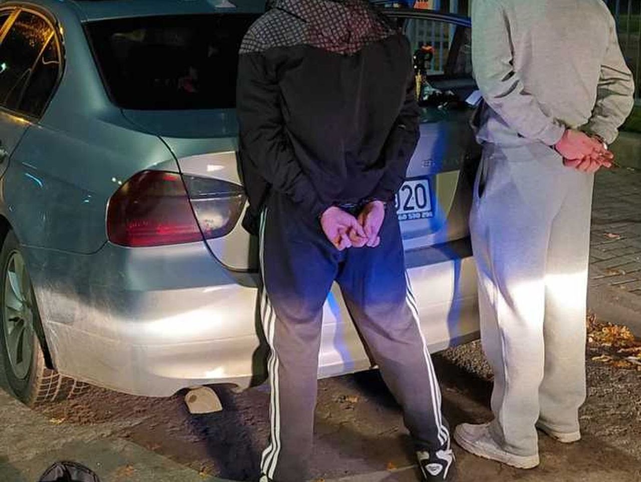 Tarnów: Policjanci zatrzymali bmw po informacji o ustawce. Chłopaki jechali ze "sprzętem"