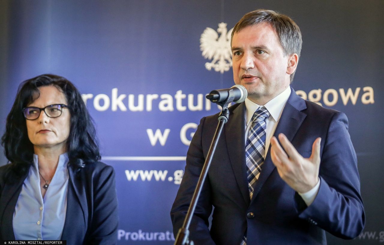 Bliska Ziobrze prokurator została zawieszona. Nadal pobiera wysoką pensję