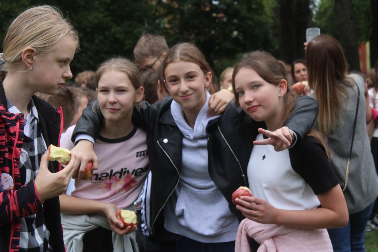 Bełchatów: Pobili Rekord Polski w jednoczesnym jedzeniu jabłek