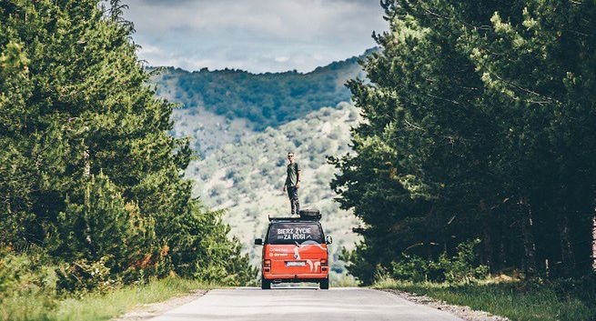 Tancerz Prozi podróżuje przez Europe z Bankiem Pekao