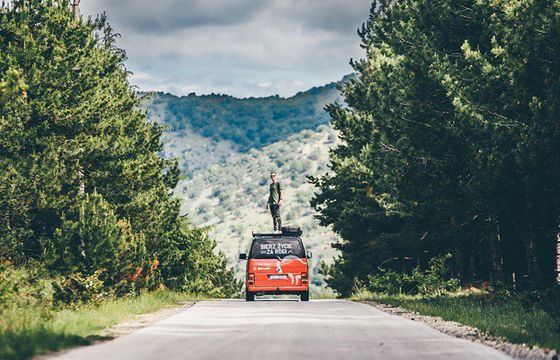 Tancerz Prozi podróżuje przez Europe z Bankiem Pekao