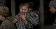 "Mój dziadek przeżył Holocaust". Reżyserka "Tatuażysty z Auschwitz" staje w obronie serialu