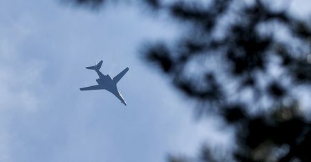 Demonstracja siły Korei Płd. i USA. Legendarny bombowiec w akcji
