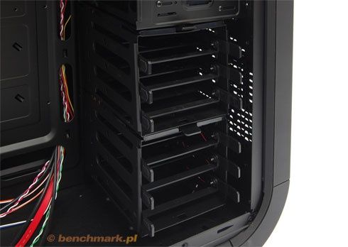 BitFenix Survivor Core - zatoki dysków