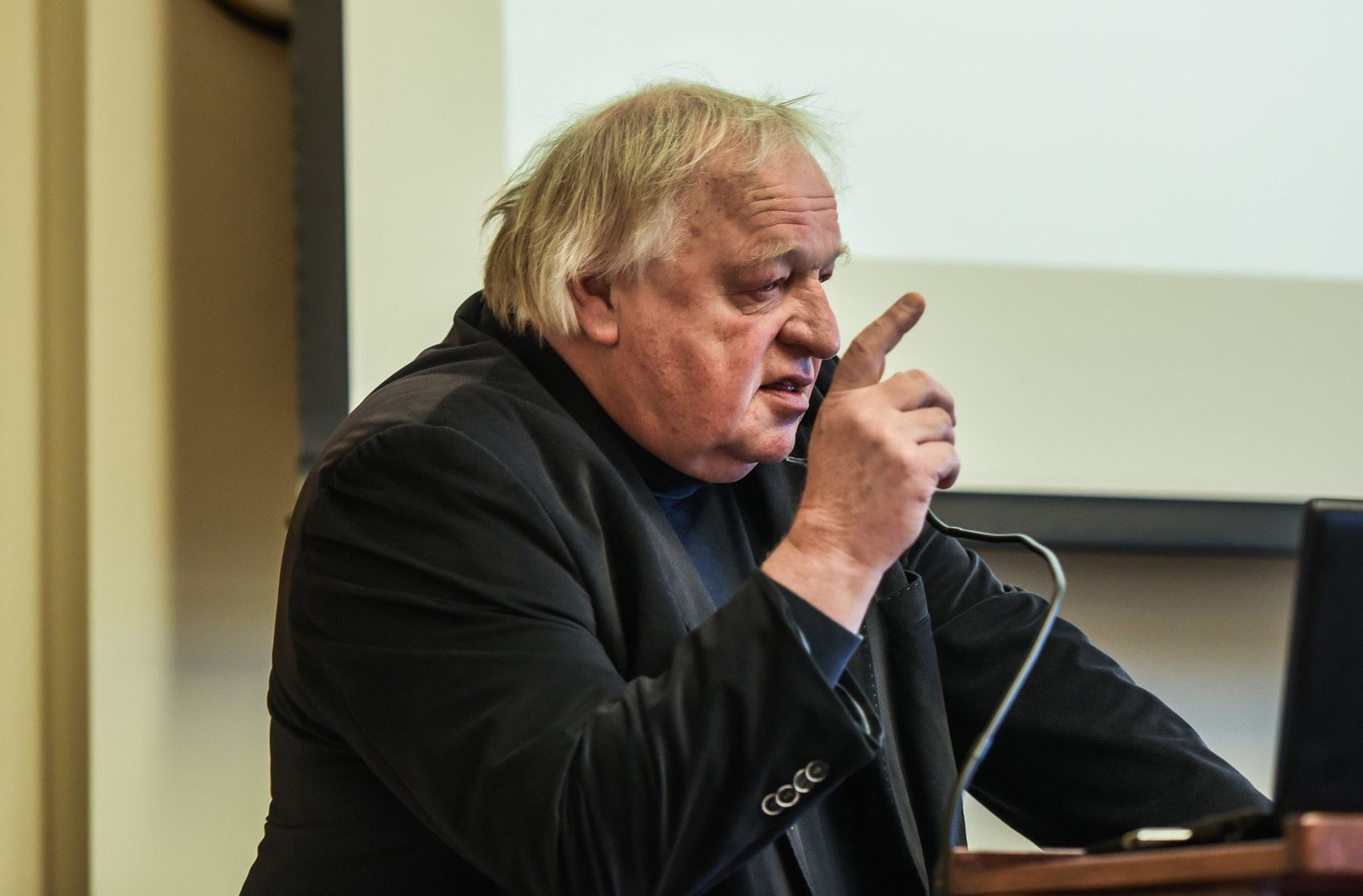 Maciej KozakiewiczPrezes spółki Tramwaj Fordon ma 445 tys. zł oszczędności (małżeńska wspólność majątkowa) oraz papiery wartościowe (fundusze inwestycyjne) na kwotę ok. 771 tys. zł. Ma mieszkanie 70 mkw. o wartości blisko 250 tys. zł. Posiada udziały Biura Projektów Budownictwa Komunalnego Chodkiewicza 15 w Bydgoszczy (dochód 570 zł). Jako prezes miejskiej spółki osiągnął w 2024 r. dochód ponad 220 tys. zł.