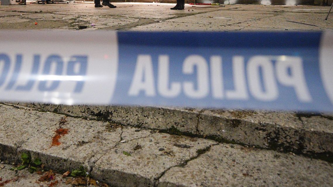 Praca policji na miejscu zdarzenia - zdjęcie ilustracyjne