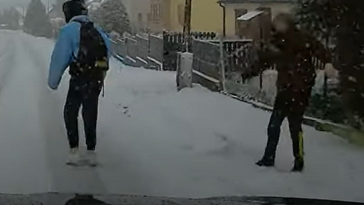 Chłopiec wszedł prosto pod koła