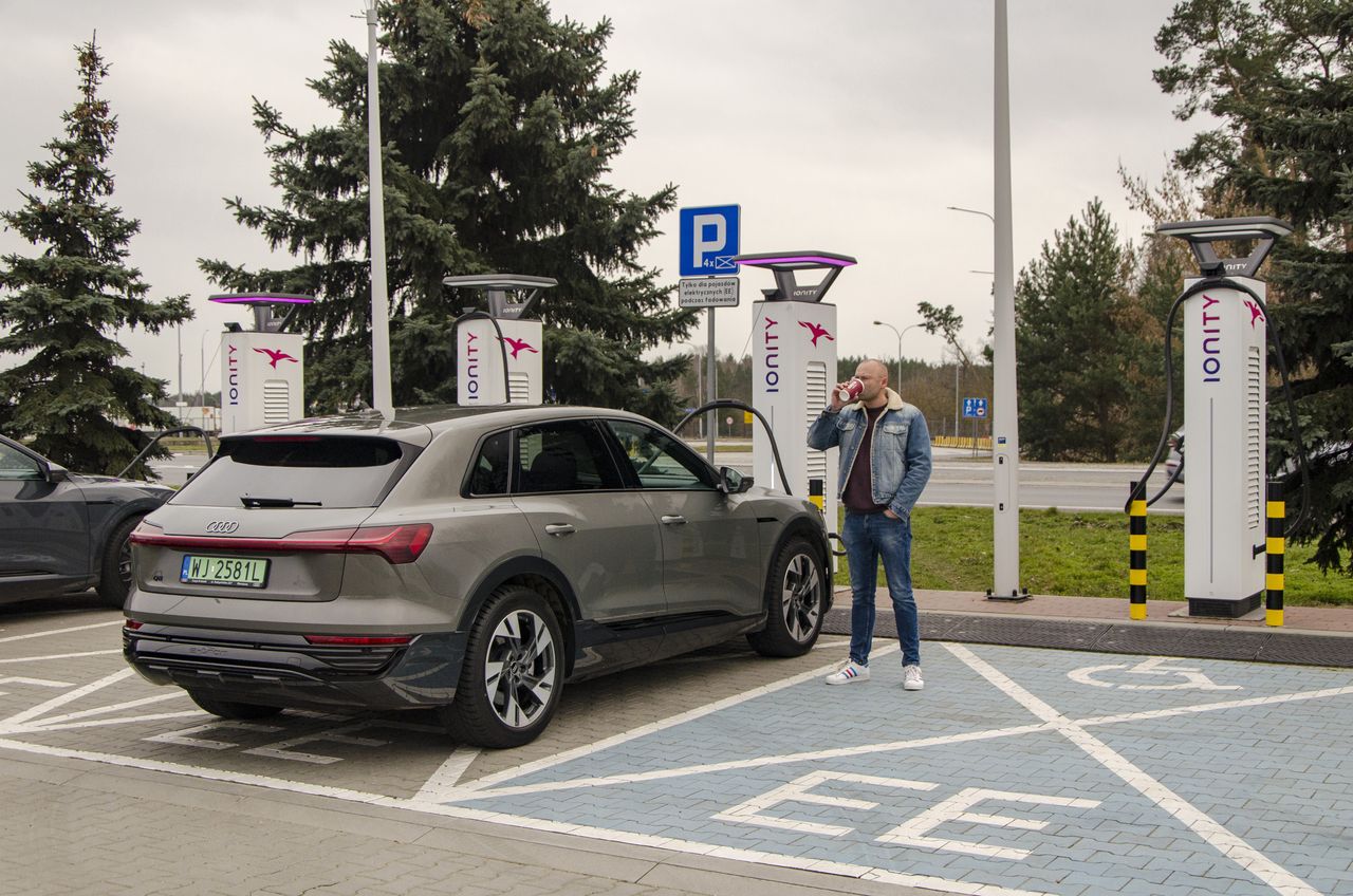 Test autostradowy: Audi Q8 e-tron na trasie Poznań-Berlin i z powrotem pokazał, że dobry elektryk nie męczy na autostradzie