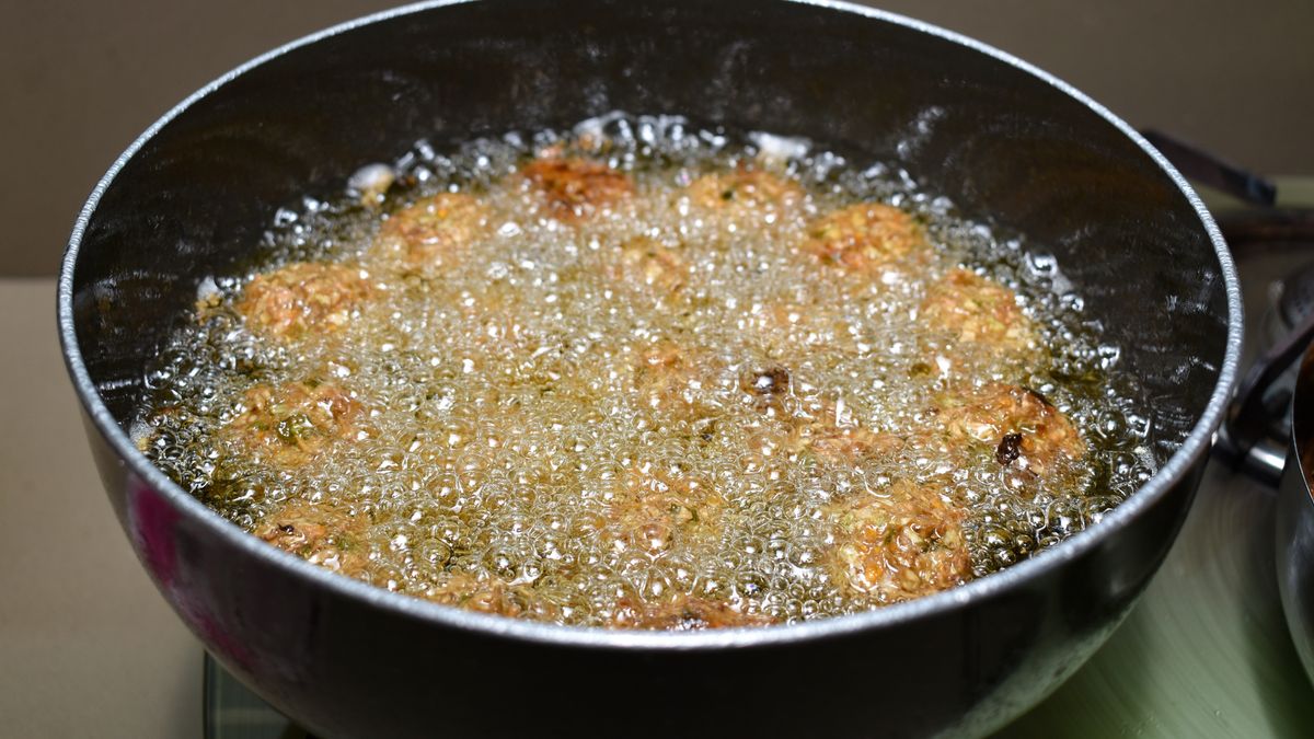 Nadmierne jedzenie smażonych potraw zwiększa ryzyko udaru mózgu