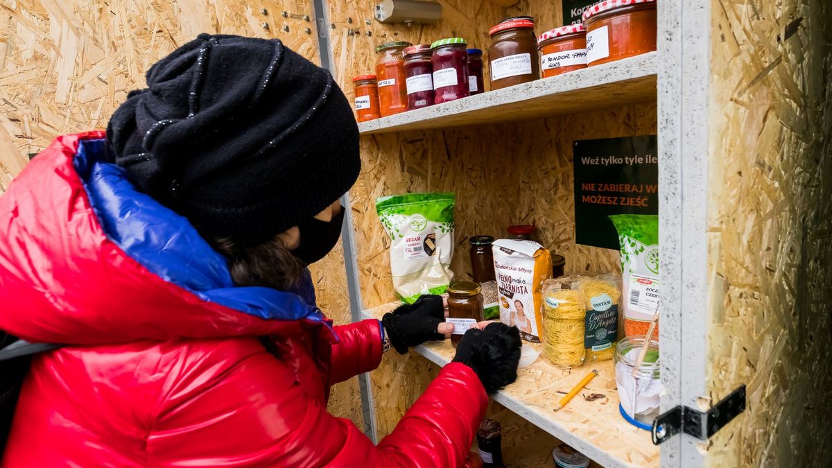 Jadłodzielnia w Bydgoszczy. Takie lodówki to mądry sposób na pozbycie się nadmiaru jedzenia ze świąt 