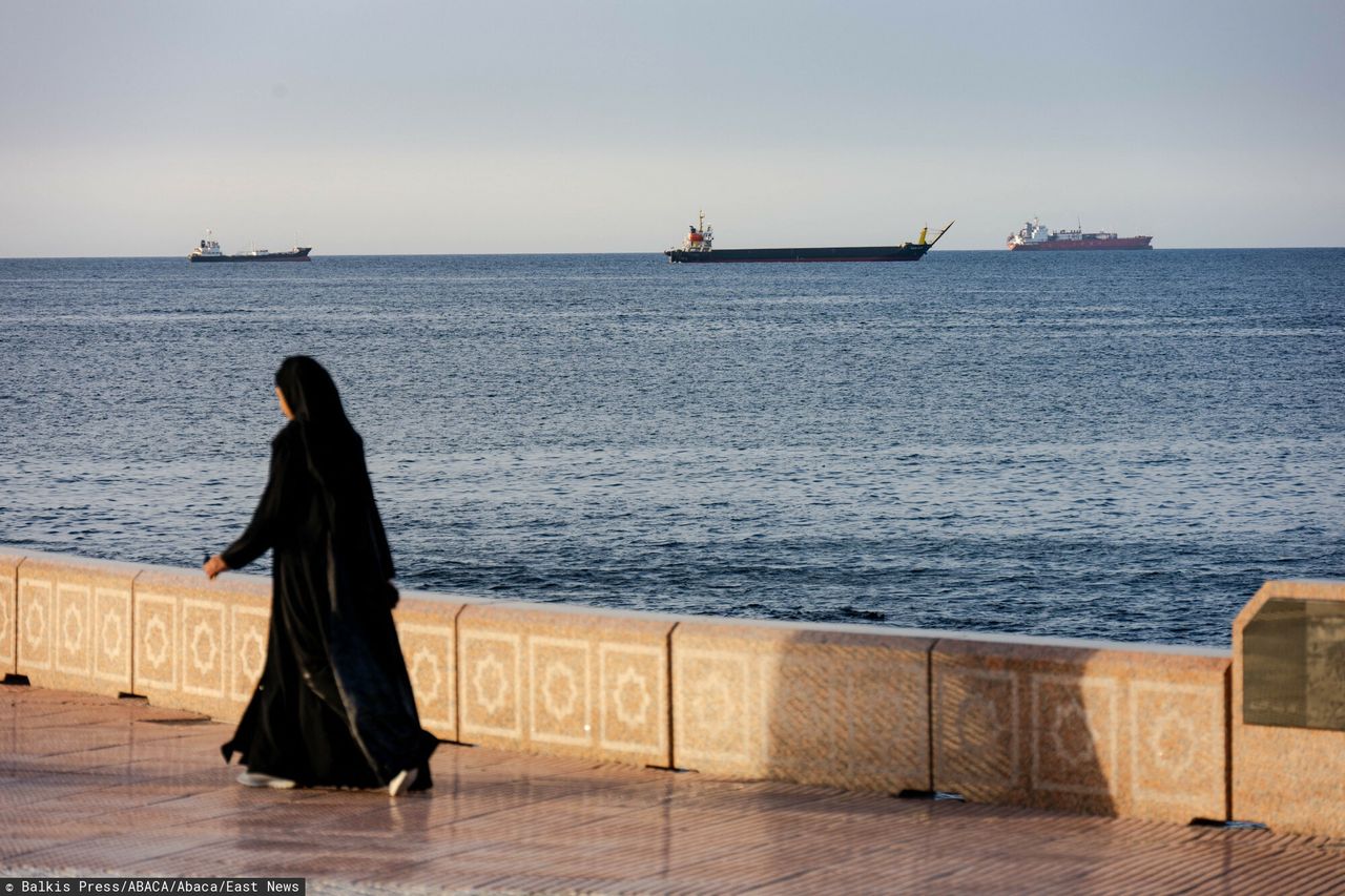 Ormuz otwarty. Konwój płynie przez cieśninę