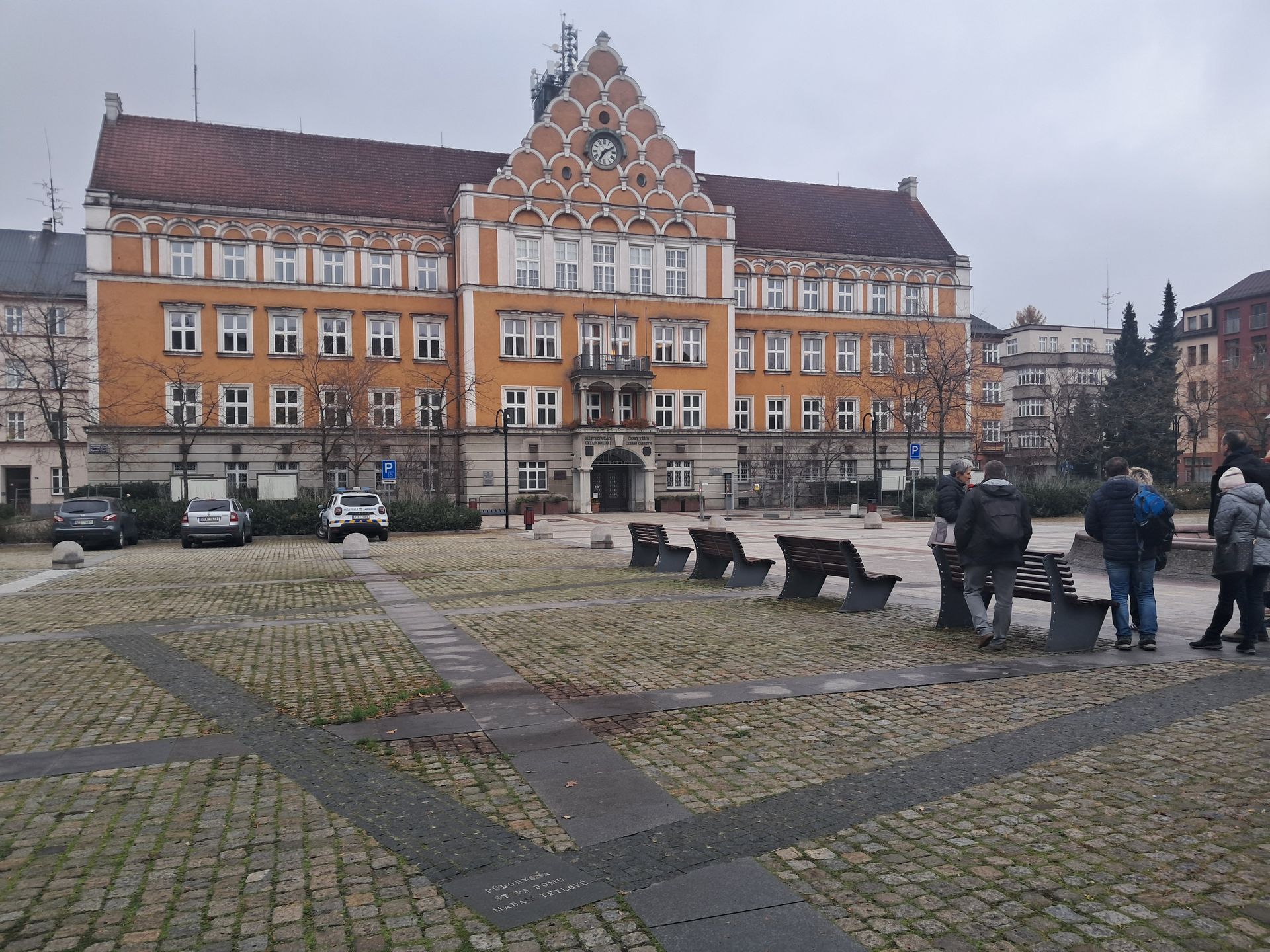Ratusz Czeskiego Cieszyna i zarys domu Madam Tetlove