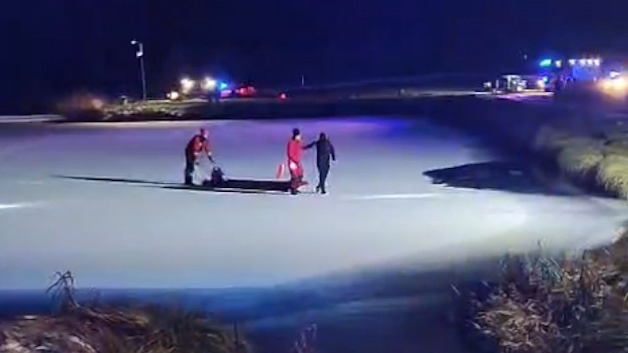 Uciekał przez policjantami. Wbiegł na zbiornik wodny. Lód się załamał