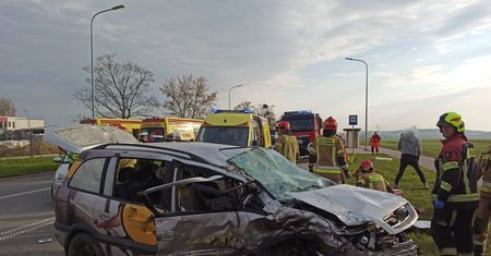 Koszmarny wypadek na Pomorzu. Potrzebny był helikopter