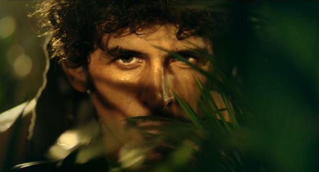 Sylwester skryty promuje ubezpieczenia od AXA z ceną „bez atakowania telefonami i mailami” (wideo)