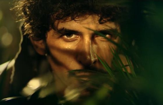 Sylwester skryty promuje ubezpieczenia od AXA z ceną „bez atakowania telefonami i mailami” (wideo)