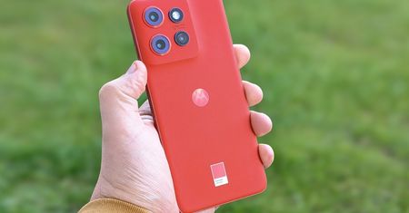 Prawie flagowiec w ergonomicznym wdzianku. Motorola Edge 50 Neo - recenzja