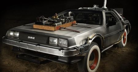 Filmowe legendy na aukcji - DeLorean i strój Steve'a McQueena zlicytowane