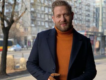Swetry i bluzy męskie. Przegląd najmodniejszych modeli na zimę