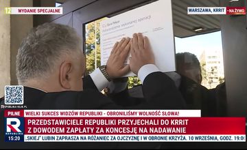Władze Republiki przykleiły kopie przelewów do drzwi KRRiT