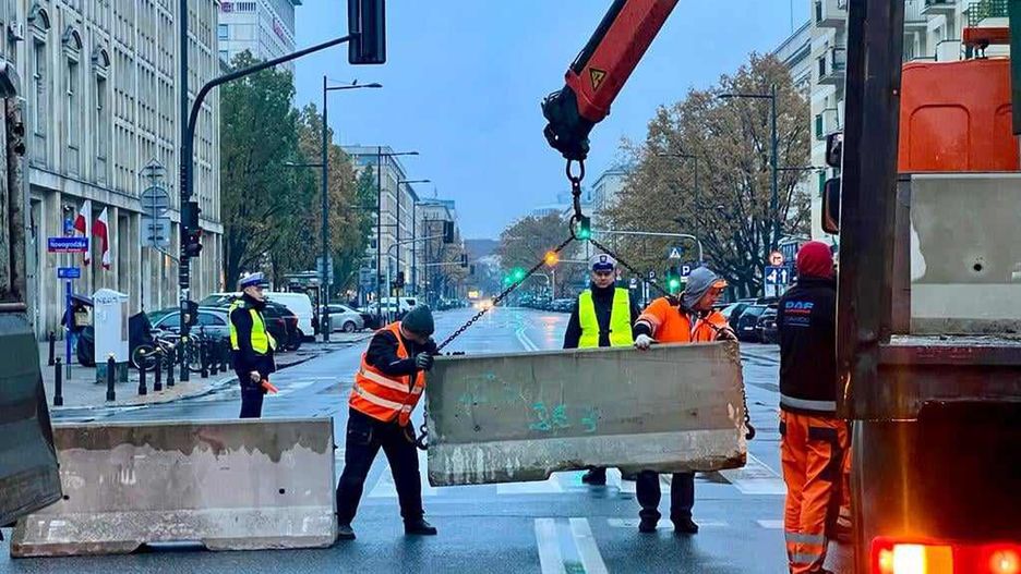 Zapory w Warszawie. Policja działała przed 11 listopada