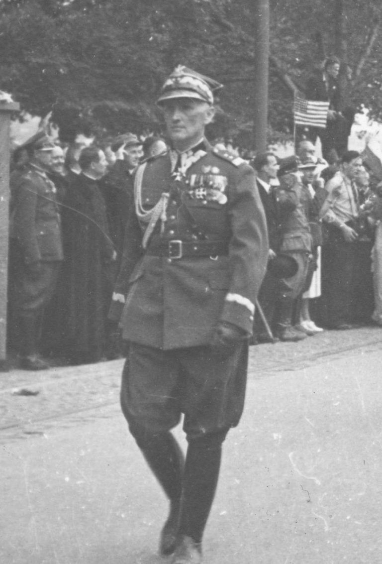 Generał Stefan Dąb-Biernacki na fotografii wykonanej w 1939 roku
