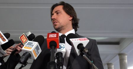 Agent Tomek powraca. Uczył się piosenek, żeby zaimponować szefom