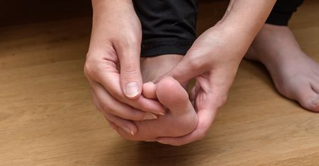 Lodowate stopy będą wspomnieniem. Koniecznie przetestuj ten trik