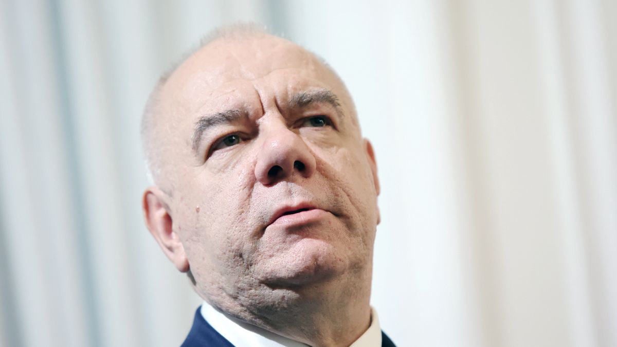 Szef Ministerstwa Aktywów Państwowych zaprzecza, aby miało dojść do sprzedaży niekontrolowanej części Lotosu