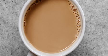 Żaden cukier czy mleko. Dodaj łyżeczkę do kawy, a pożegnasz boczki i obniżysz cukier